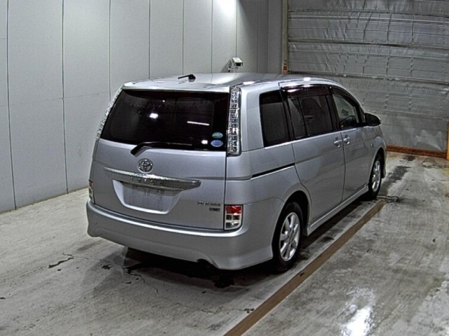 Toyota ISIS 2015 7673030-5