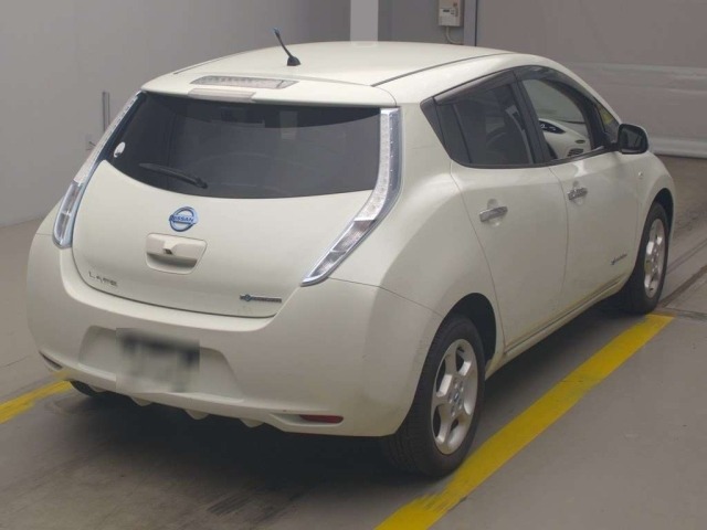 Nissan LEAF 2011 7662874-1