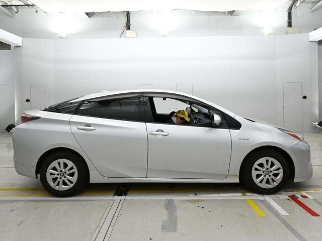 Toyota PRIUS 2018 7660129-3