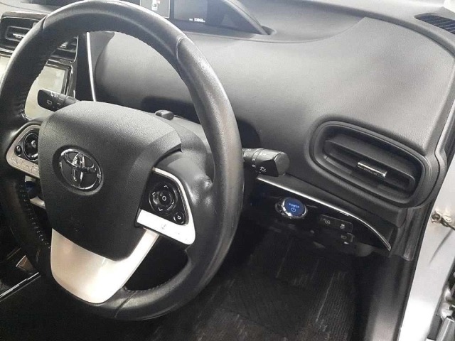 Toyota PRIUS 2018 7660129-9