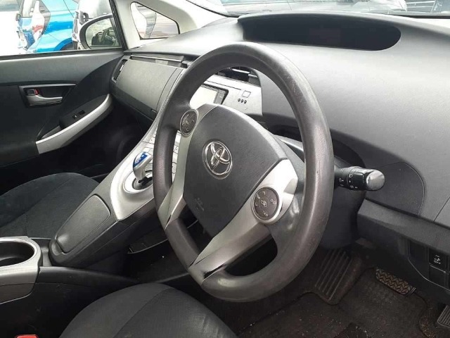 Toyota PRIUS 2015 7660135-9