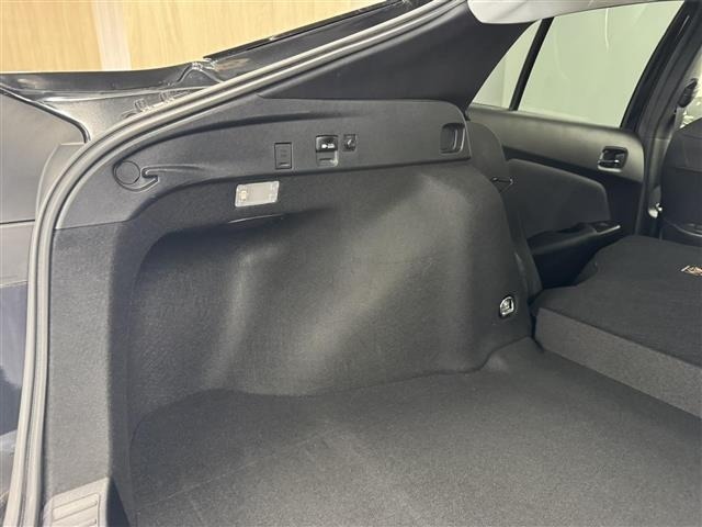 Toyota PRIUS 2022 7661457-9
