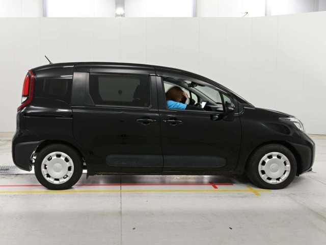 Toyota SIENTA 2022 7674977-3