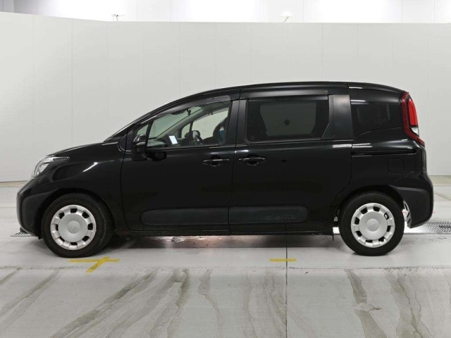 Toyota SIENTA 2022 7674977-4