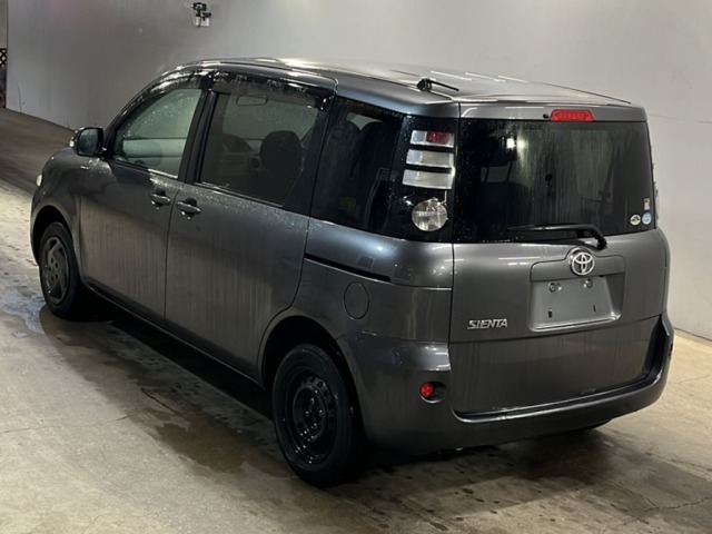 Toyota SIENTA 2010 7675003-1
