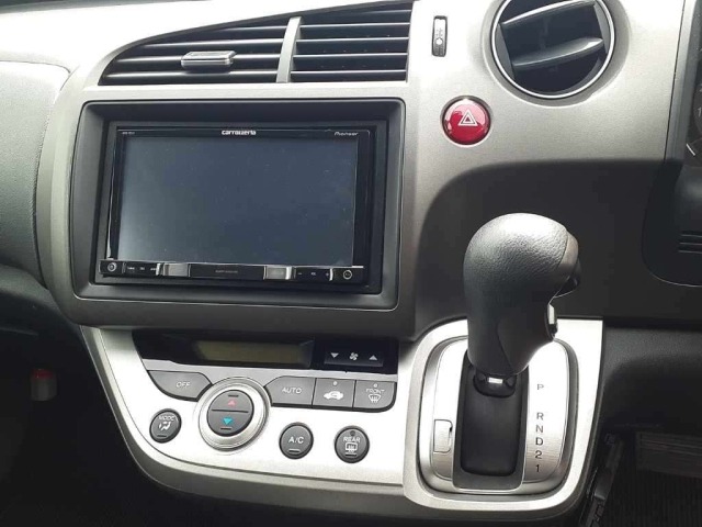 Honda STREAM 2011 7664587-12
