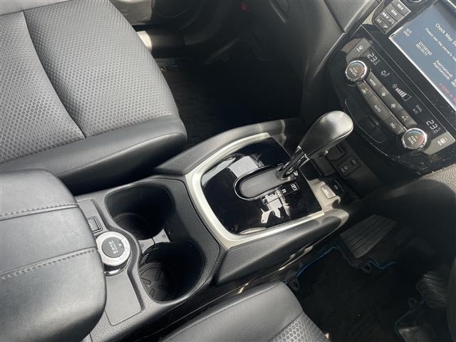 Nissan X-TRAIL 2018 7673739-10