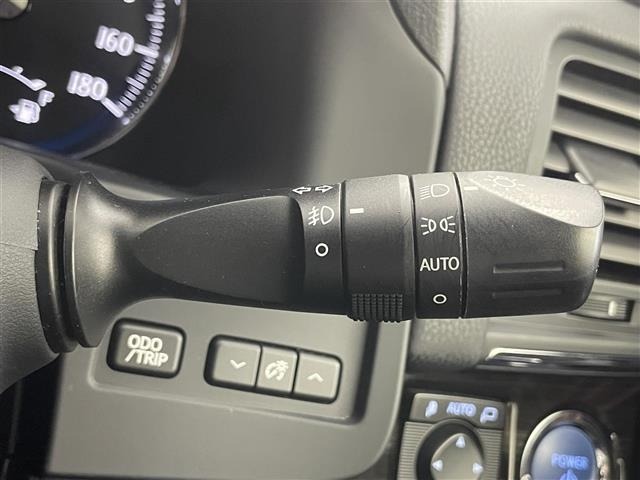 Toyota CROWN 2017 7679023-9