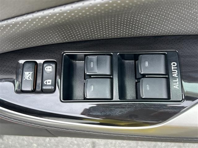 Toyota CROWN 2011 7679102-2