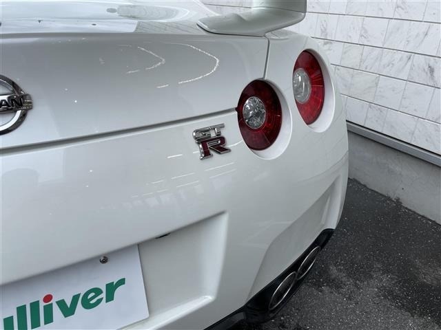 Nissan GT-R 2012 7676543-10