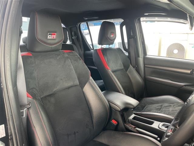 Toyota HILUX 2022 7678045-6