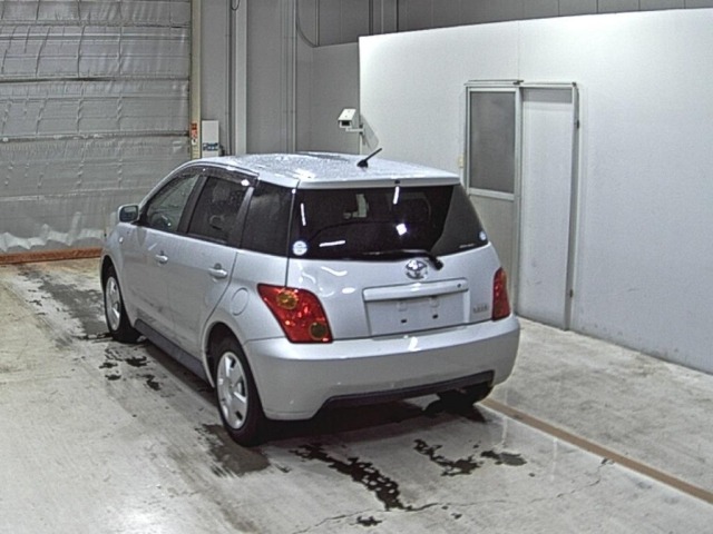 Toyota IST 2004 7676106-1