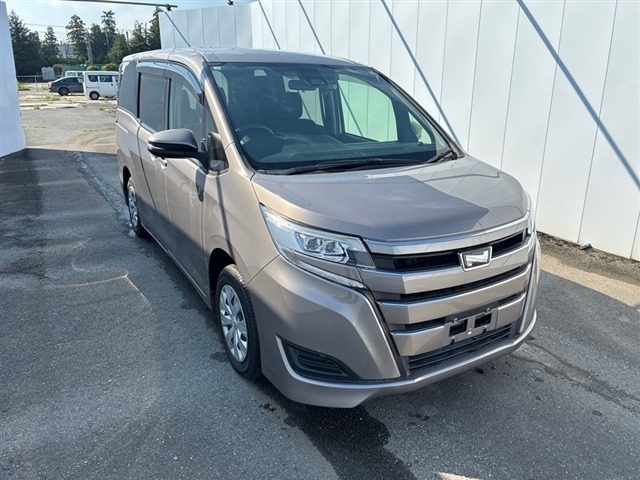 Toyota NOAH 2021 7688506-0