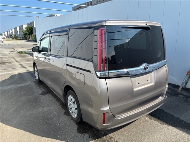 Toyota NOAH 2021 7688506-1