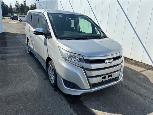Toyota NOAH 2021 7688507-0