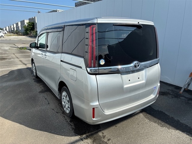 Toyota NOAH 2021 7688507-1