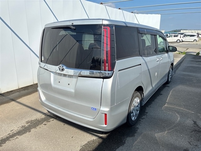 Toyota NOAH 2021 7688507-9