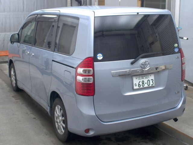 Toyota NOAH 2011 7688512-1
