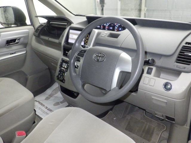 Toyota NOAH 2011 7688512-3