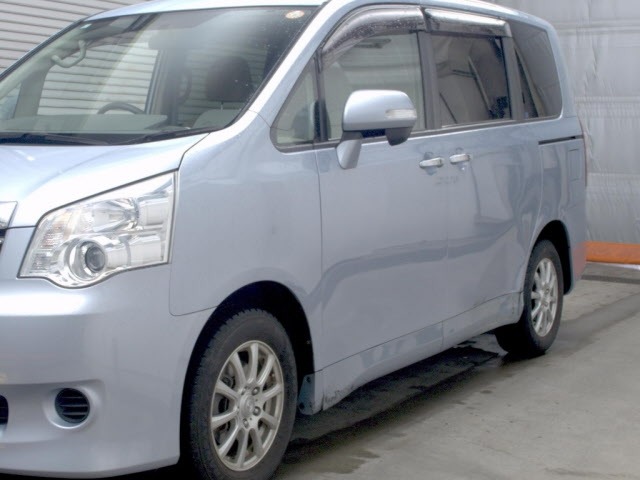 Toyota NOAH 2011 7688512-4