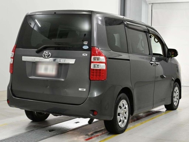 Toyota NOAH 2012 7688527-1