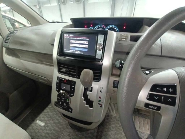 Toyota NOAH 2012 7688527-11