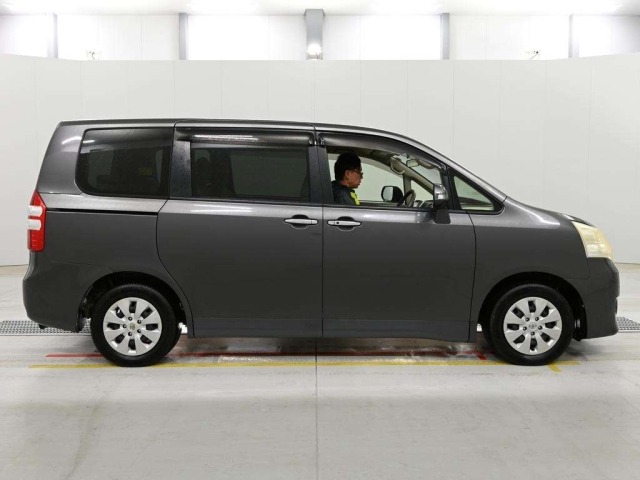 Toyota NOAH 2012 7688527-3