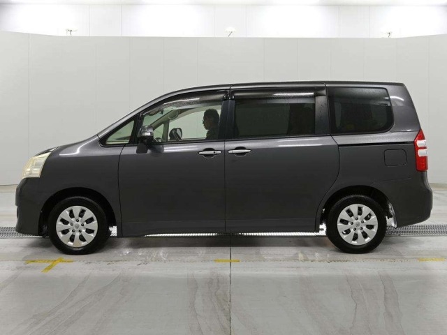 Toyota NOAH 2012 7688527-4