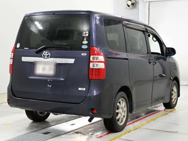 Toyota NOAH 2011 7688529-1