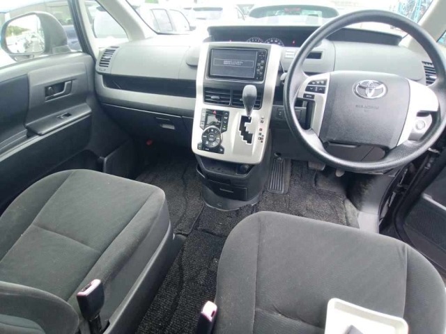 Toyota NOAH 2011 7688529-11