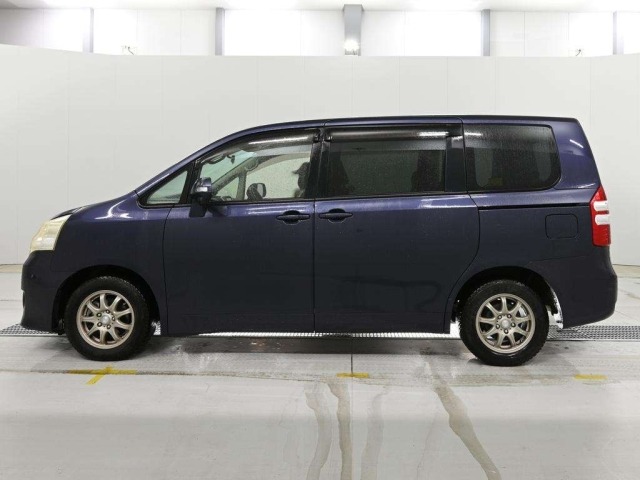 Toyota NOAH 2011 7688529-4