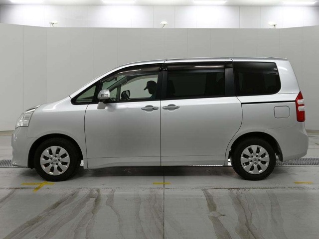 Toyota NOAH 2010 7688530-4