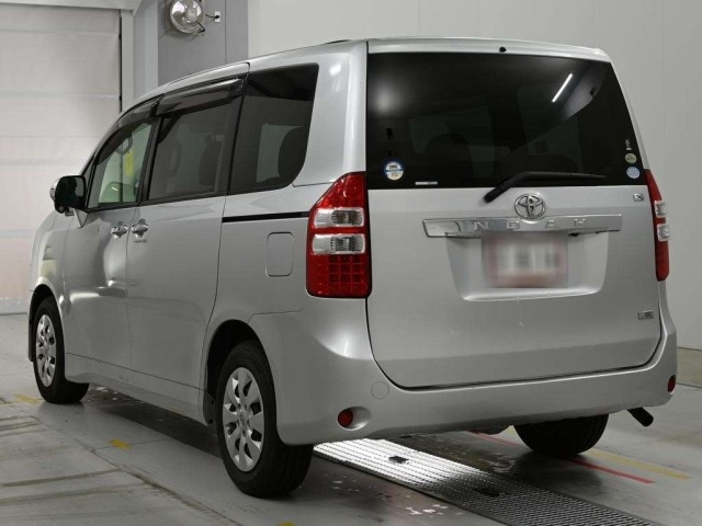 Toyota NOAH 2010 7688530-6