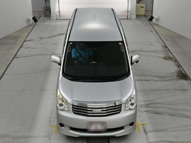 Toyota NOAH 2010 7688530-7
