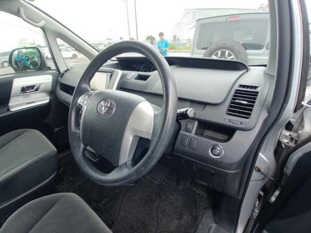 Toyota NOAH 2010 7688530-9