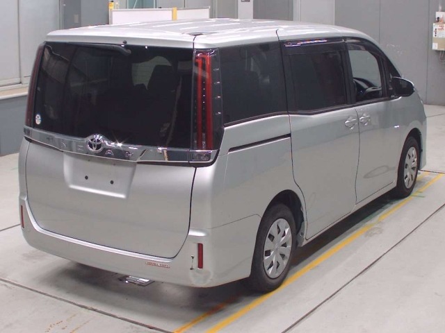 Toyota NOAH 2021 7688531-1