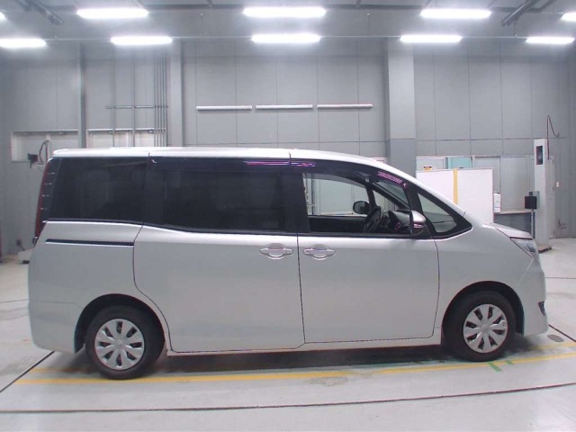 Toyota NOAH 2021 7688531-3