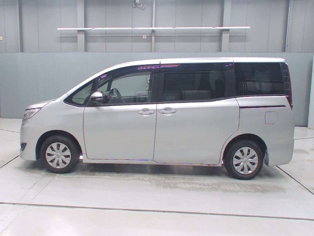 Toyota NOAH 2021 7688531-4