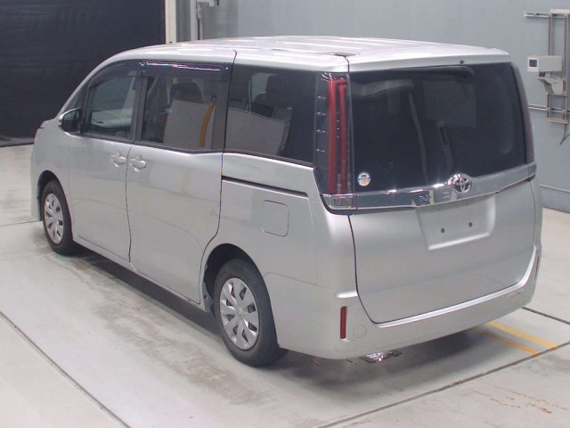 Toyota NOAH 2021 7688531-6