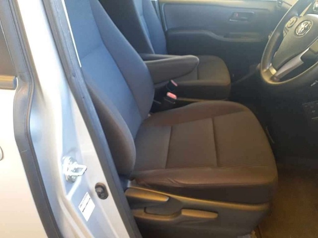 Toyota NOAH 2021 7688531-8