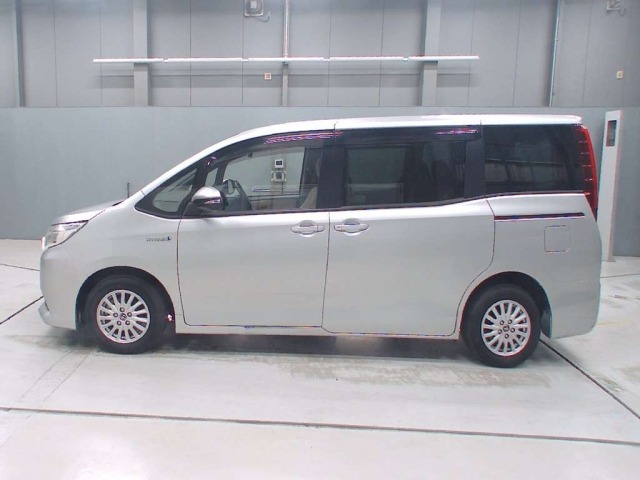 Toyota NOAH 2015 7688532-4