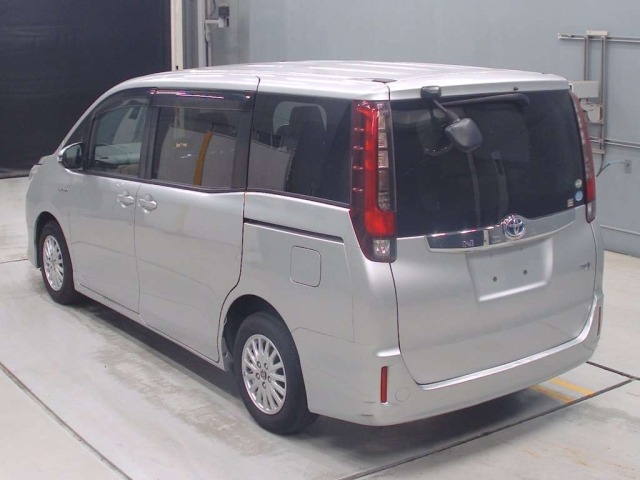 Toyota NOAH 2015 7688532-6