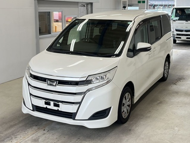 Toyota NOAH 2017 7688536-0