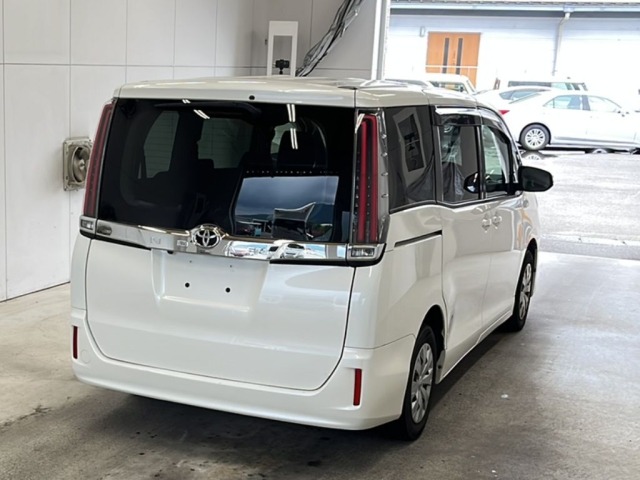 Toyota NOAH 2017 7688536-1