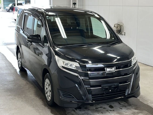 Toyota NOAH 2017 7688539-4