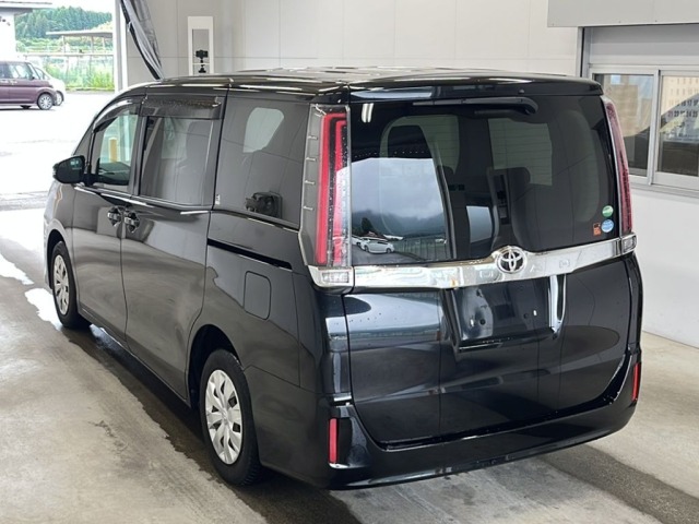 Toyota NOAH 2017 7688539-5