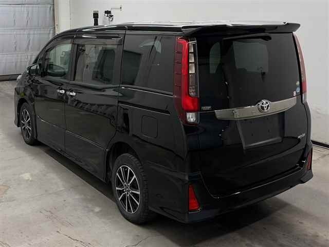 Toyota NOAH 2017 7688541-1