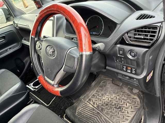 Toyota NOAH 2017 7688541-3
