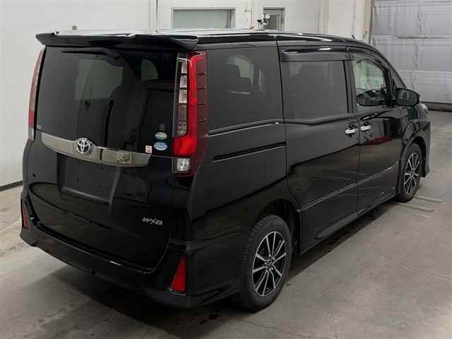 Toyota NOAH 2017 7688541-5