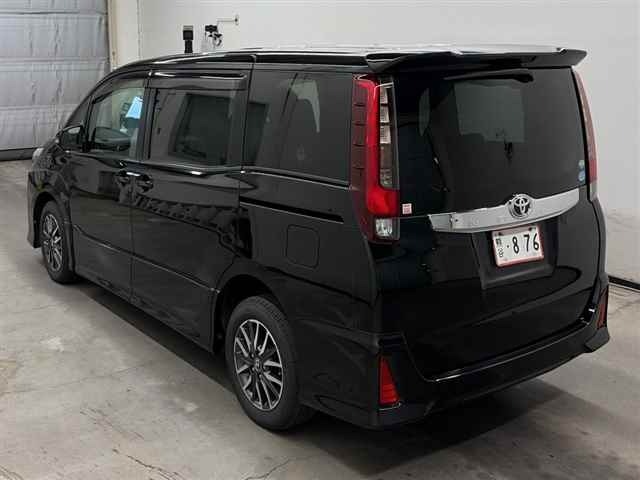 Toyota NOAH 2016 7688542-1